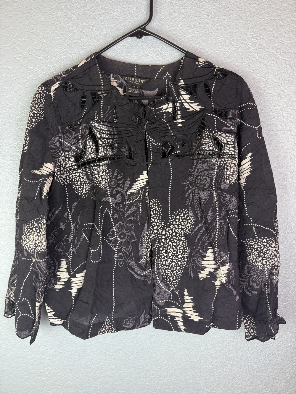 Citron Santa Monica Blouse Womens Medium Black White Cutout Floral Bamboo Top